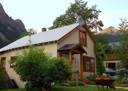 Charlie'S Guesthouse Field Dış mekan fotoğraf