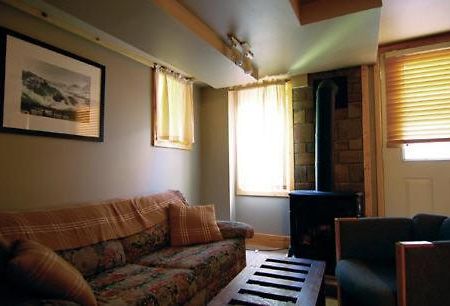 Charlie'S Guesthouse Field Dış mekan fotoğraf