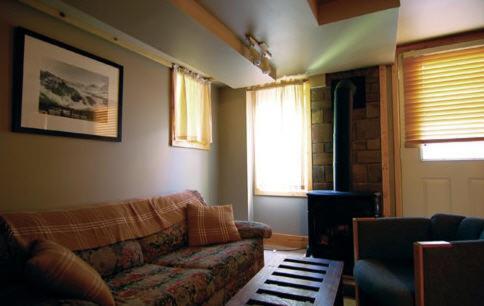 Charlie'S Guesthouse Field Dış mekan fotoğraf